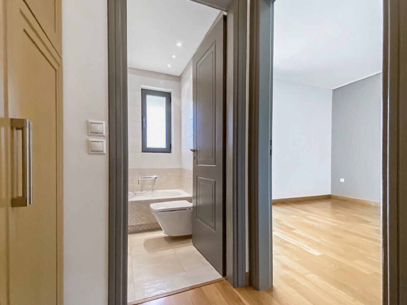 D2507BB5-0ECB-4D82-A5DF-01BCFFE19A2C