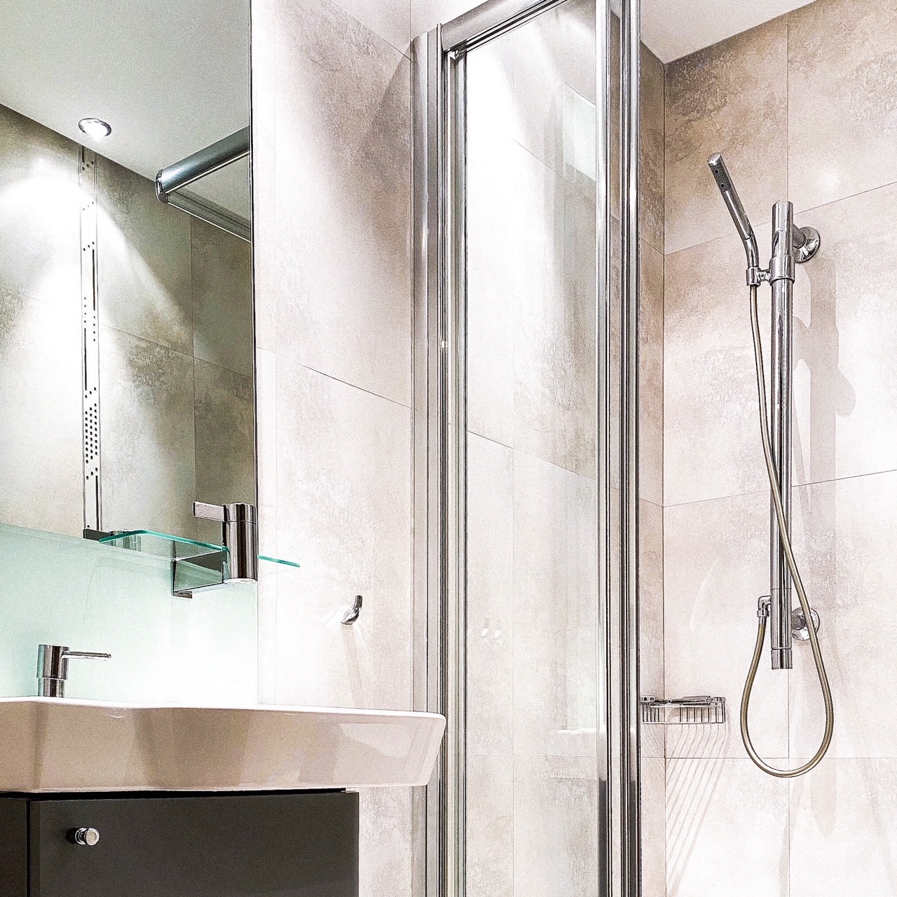 D582D744-090E-4288-A9D5-0940649832CE